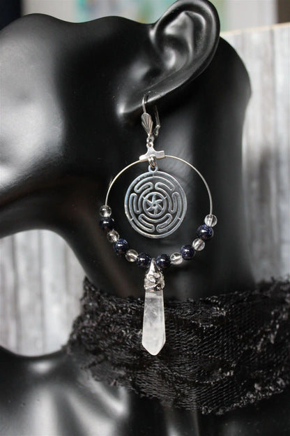 Boucles d'oreilles symbole Hécate cristal de roche et perles fantaisie - Aurore Lune 
