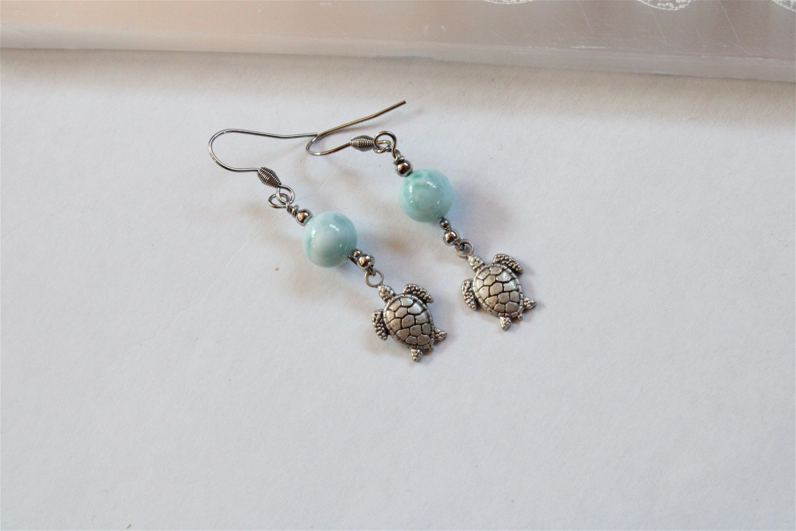 Boucles d'oreilles tortues avec larimars - Aurore Lune 