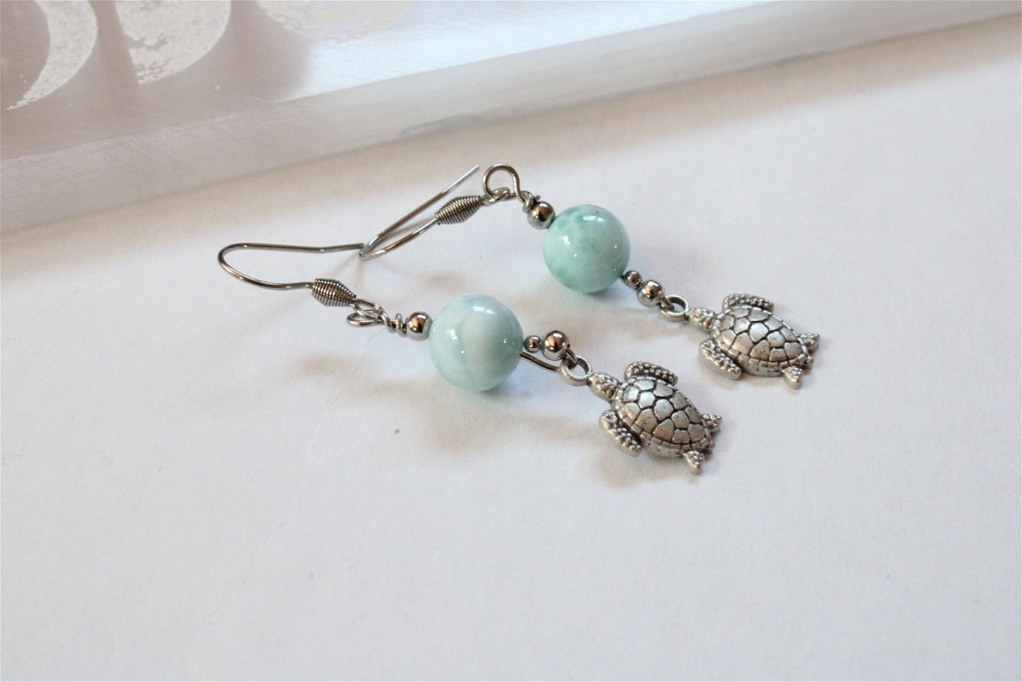 Boucles d'oreilles tortues avec larimars - Aurore Lune 