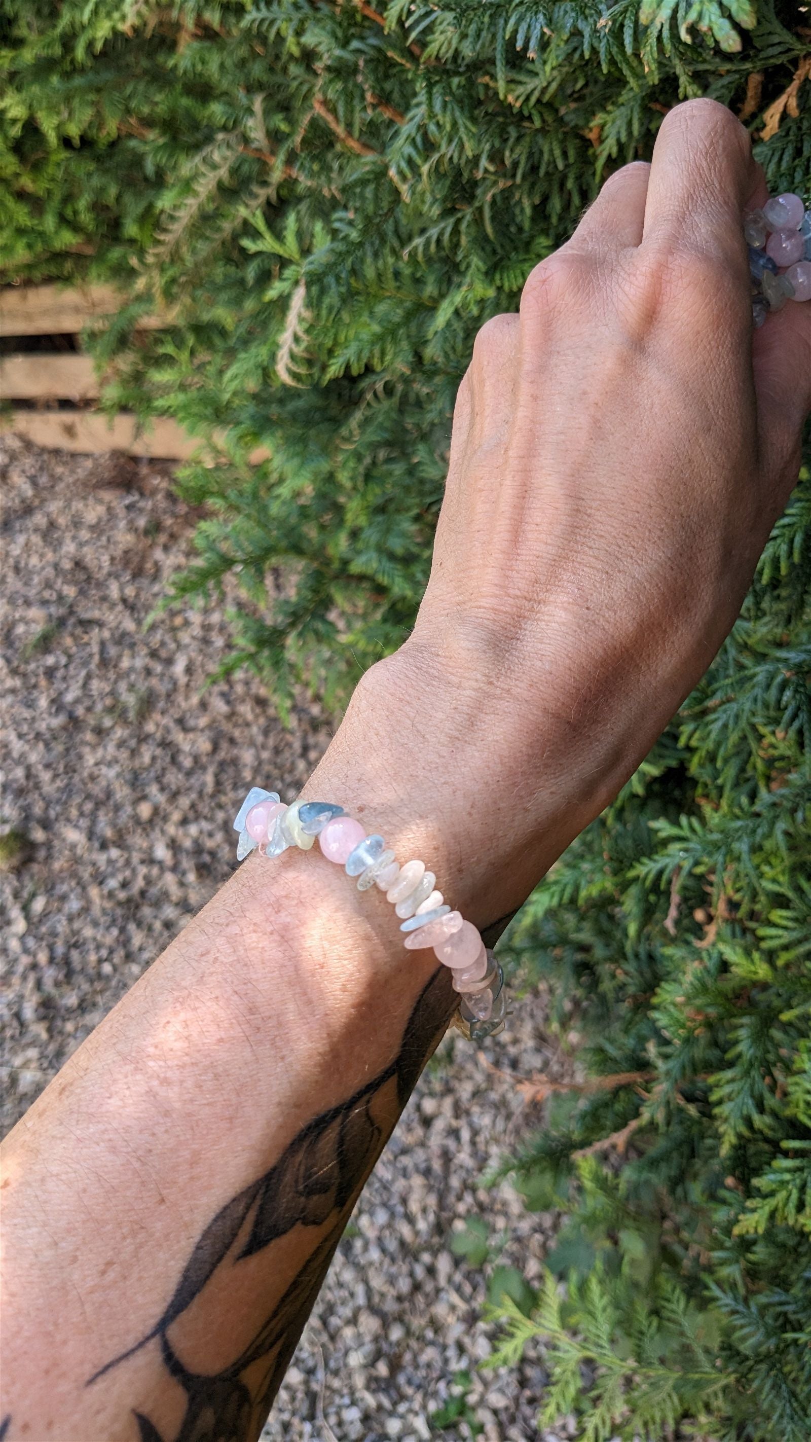 Bracelet élastiqué en morganites et béryls et quartz rose poignet moyen - Aurore Lune 