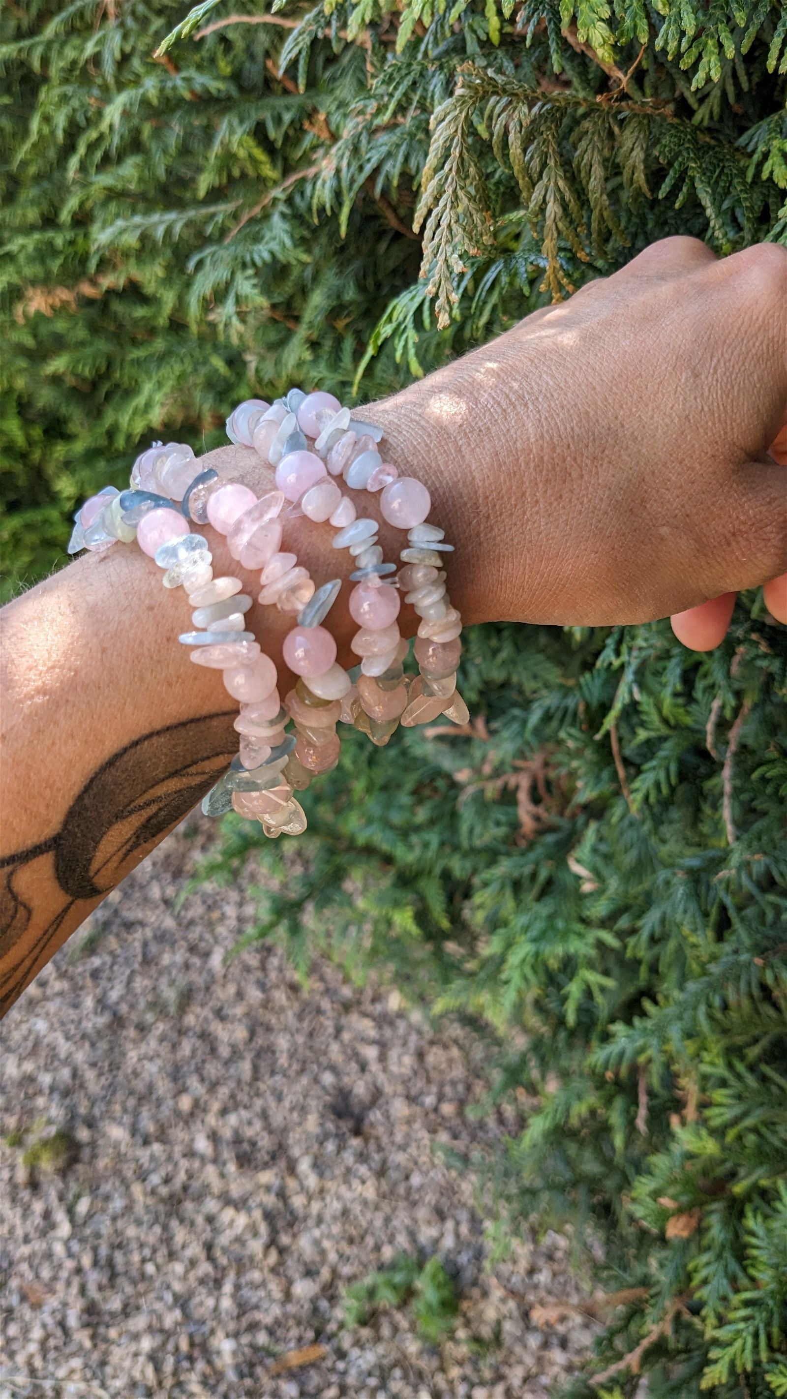 Bracelet élastiqué en morganites et béryls et quartz rose poignet moyen - Aurore Lune 