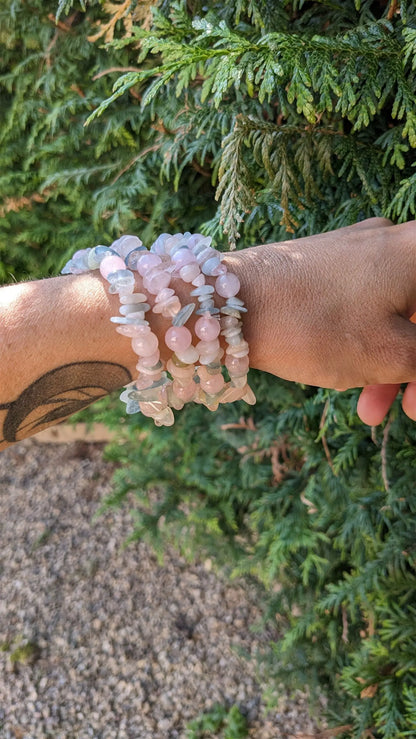 Bracelet élastiqué en morganites et béryls et quartz rose poignet moyen - Aurore Lune 