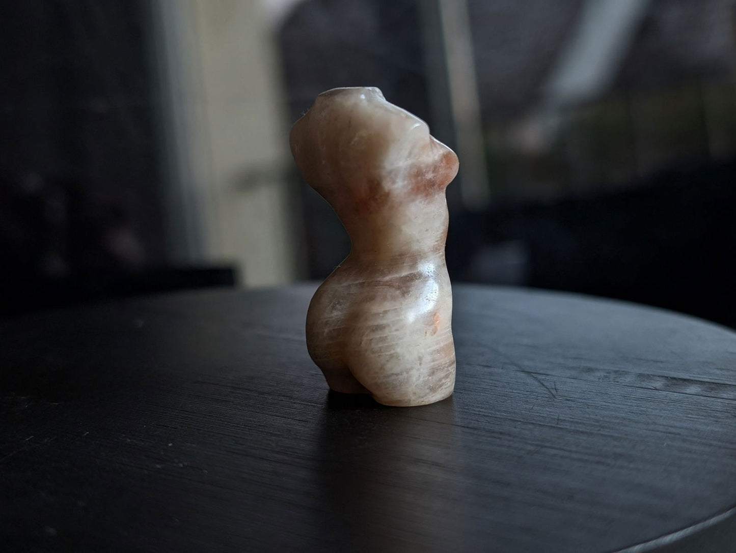 Buste de femme pierre de lune soleil belomorite africaine - Aurore Lune 