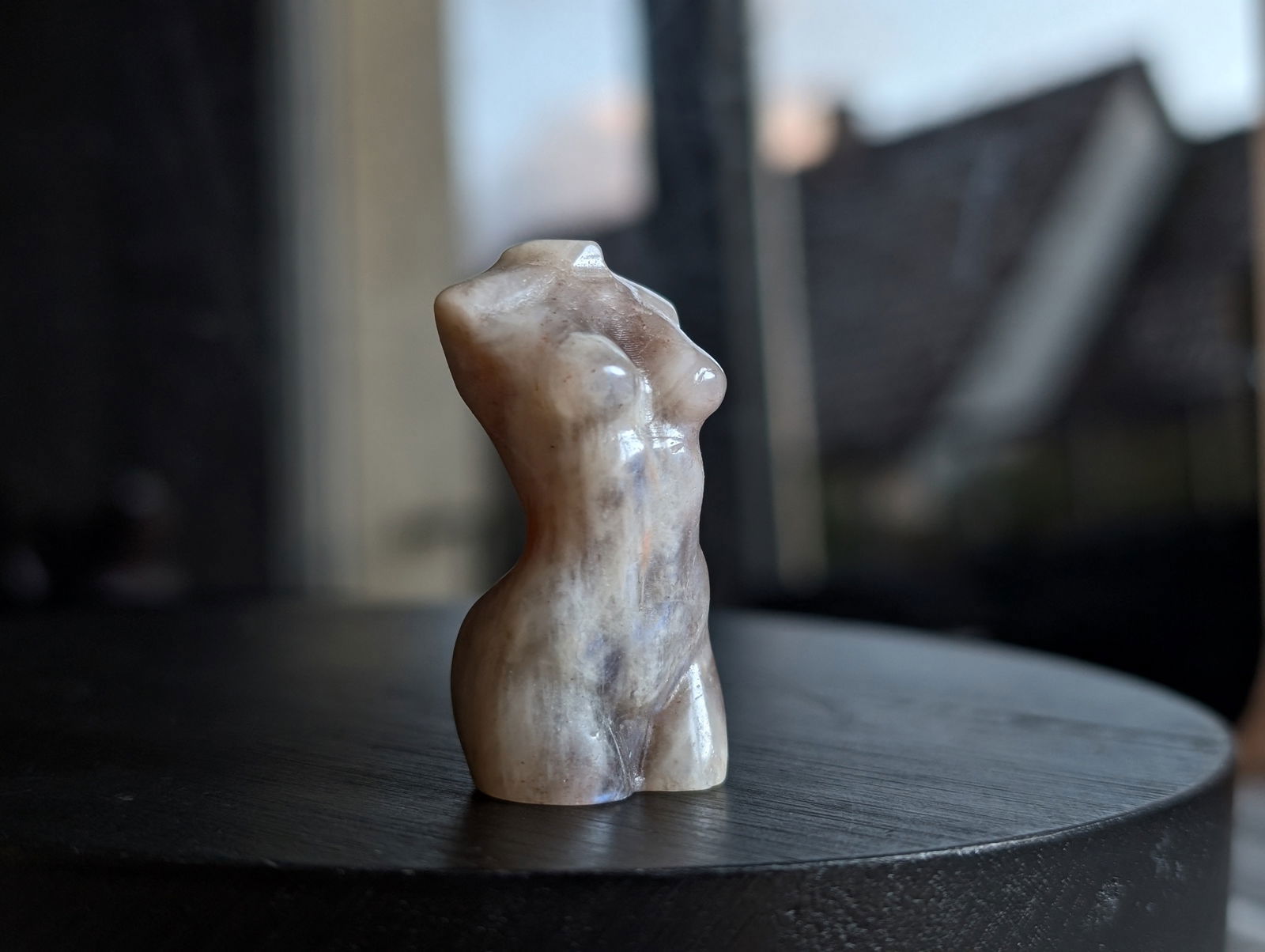 Buste de femme pierre de lune soleil belomorite africaine - Aurore Lune 