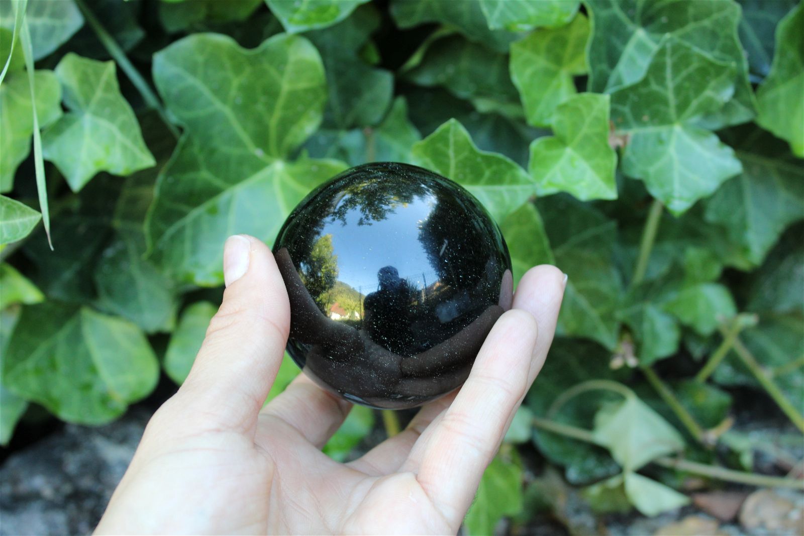 C. Sphère en obsidienne dorée 7 cm 290 grammes - Aurore Lune 