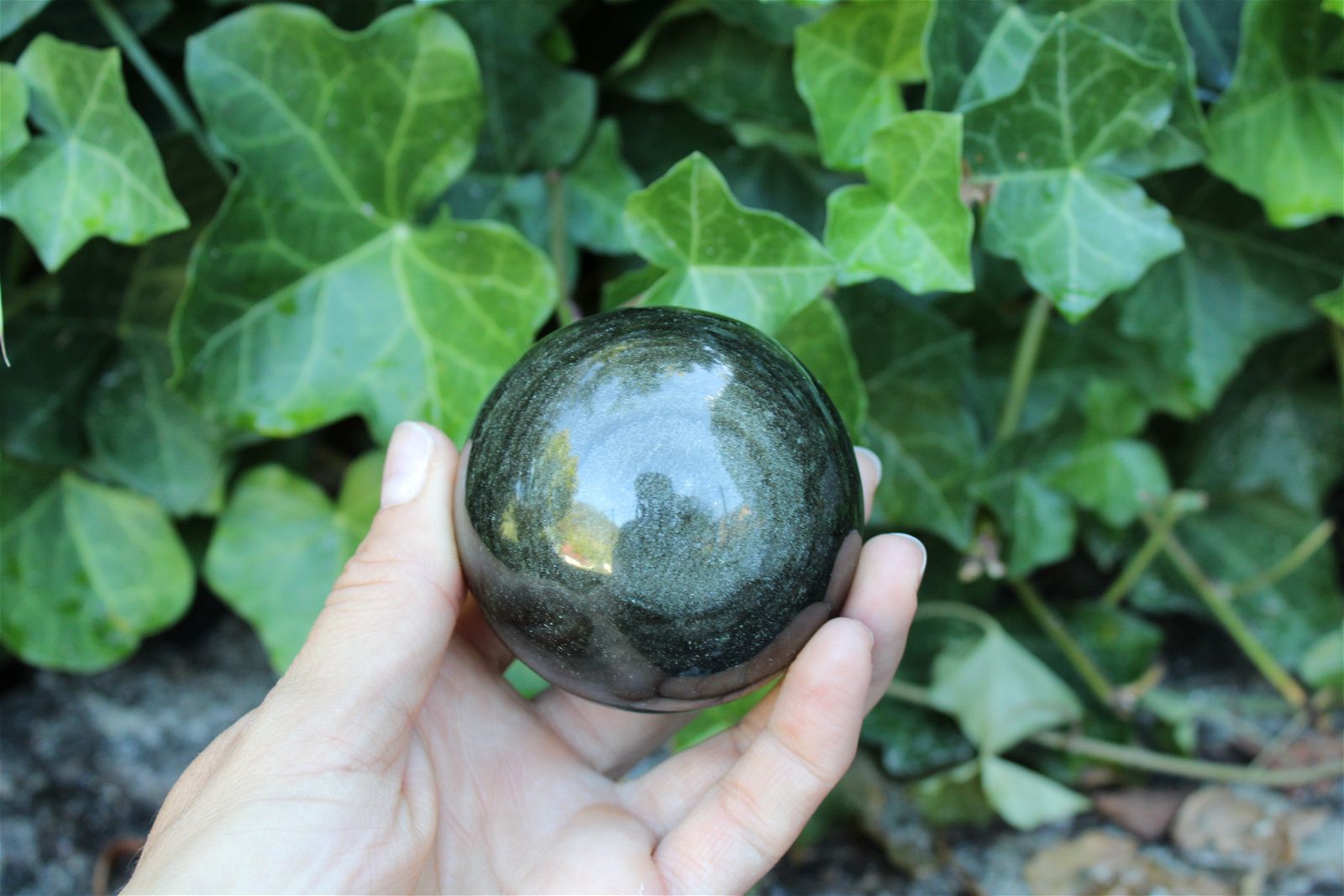 C. Sphère en obsidienne dorée 7 cm 290 grammes - Aurore Lune 
