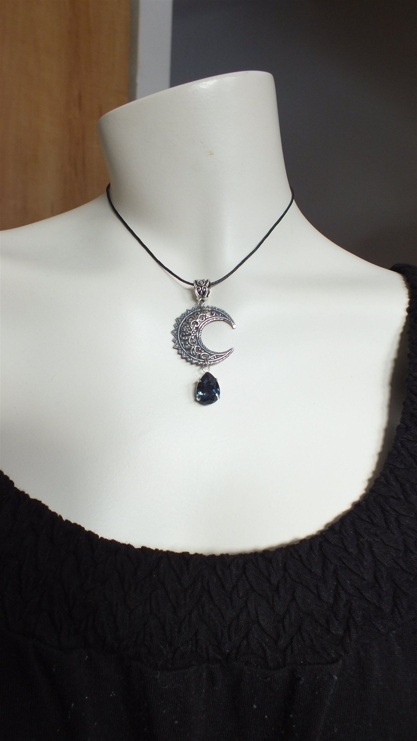 Collier Lune avec swarovski bleu - Aurore Lune 