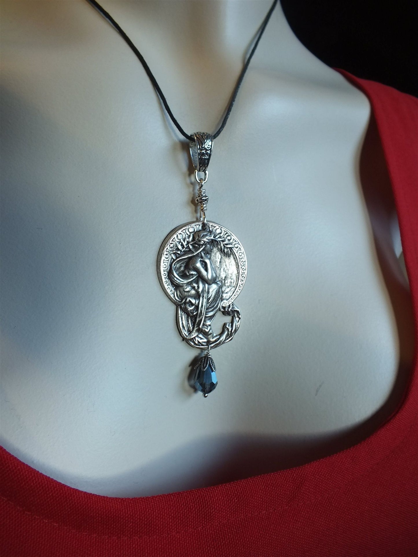 Collier Mucha Art Nouveau bleu - Aurore Lune 