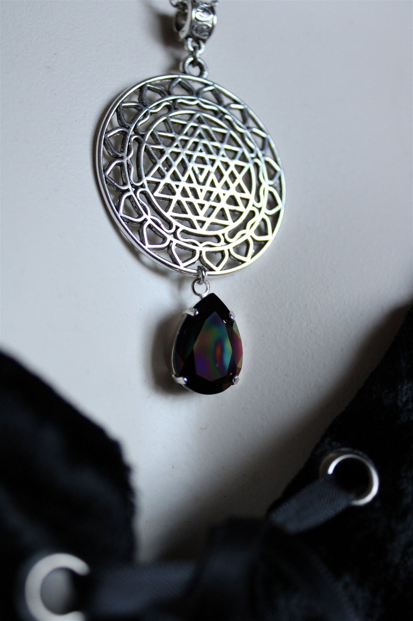 Collier Shri yantra décoré SWAROVSKI - Aurore Lune 