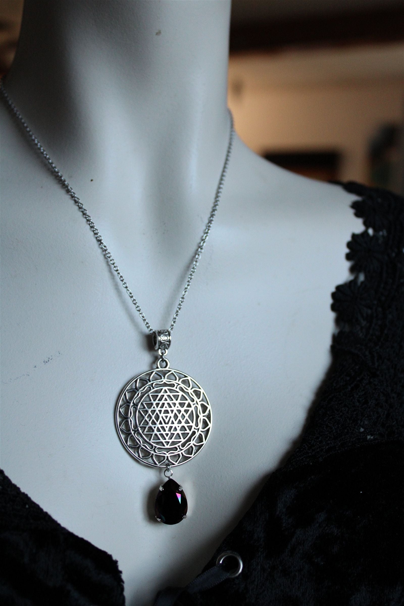 Collier Shri yantra décoré SWAROVSKI - Aurore Lune 