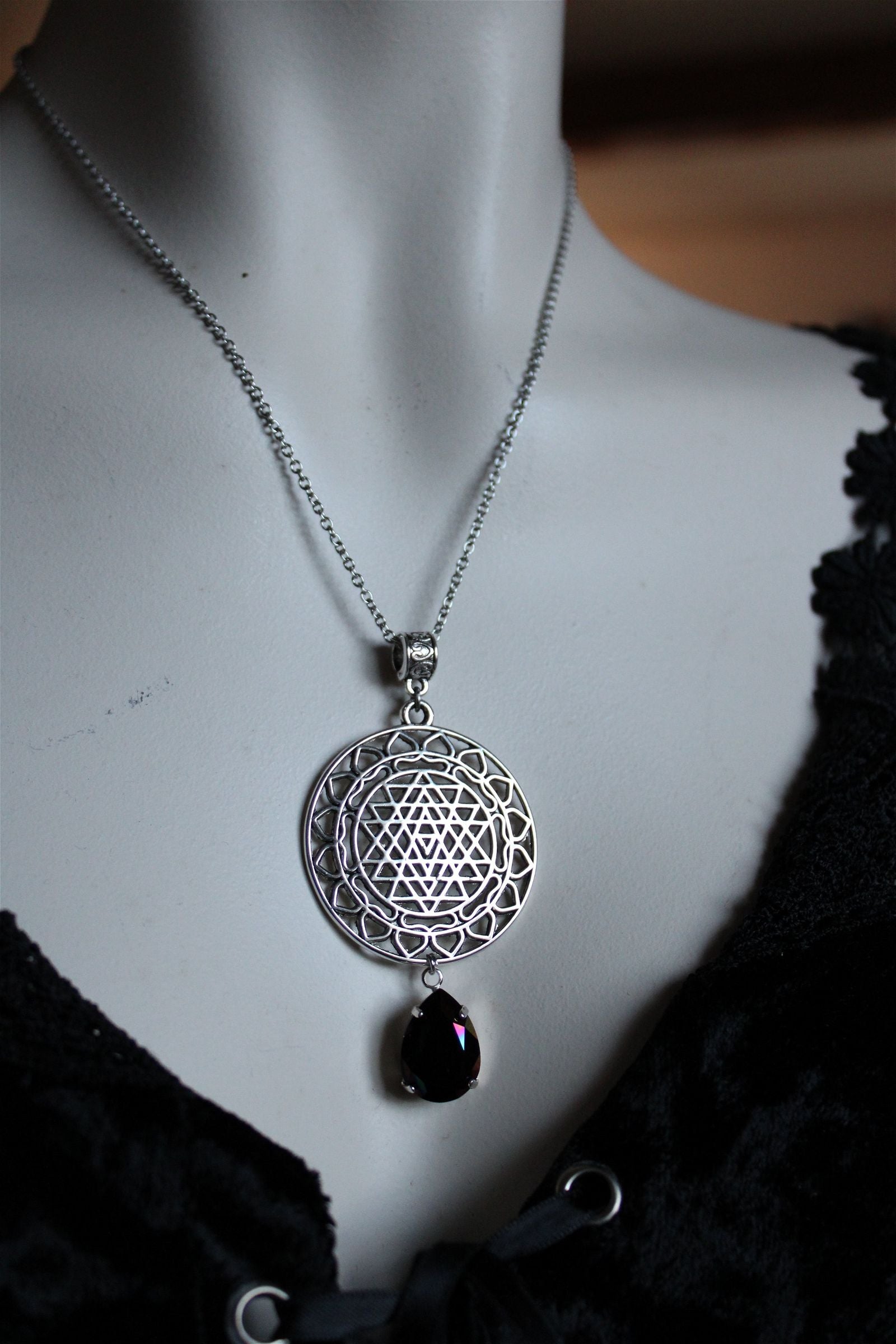 Collier Shri yantra décoré SWAROVSKI - Aurore Lune 