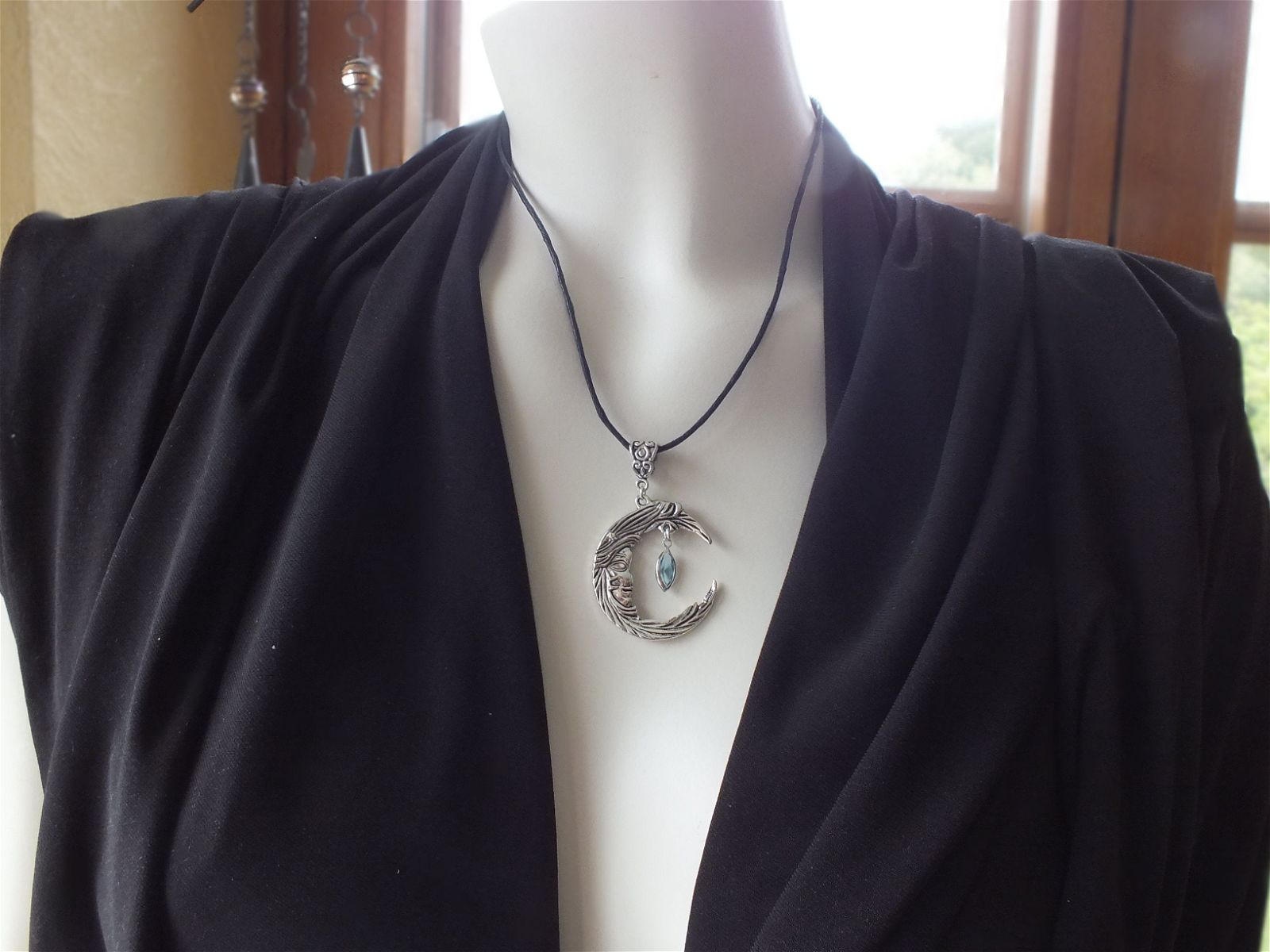 Collier Swarovski bleu sur Lune - Aurore Lune 