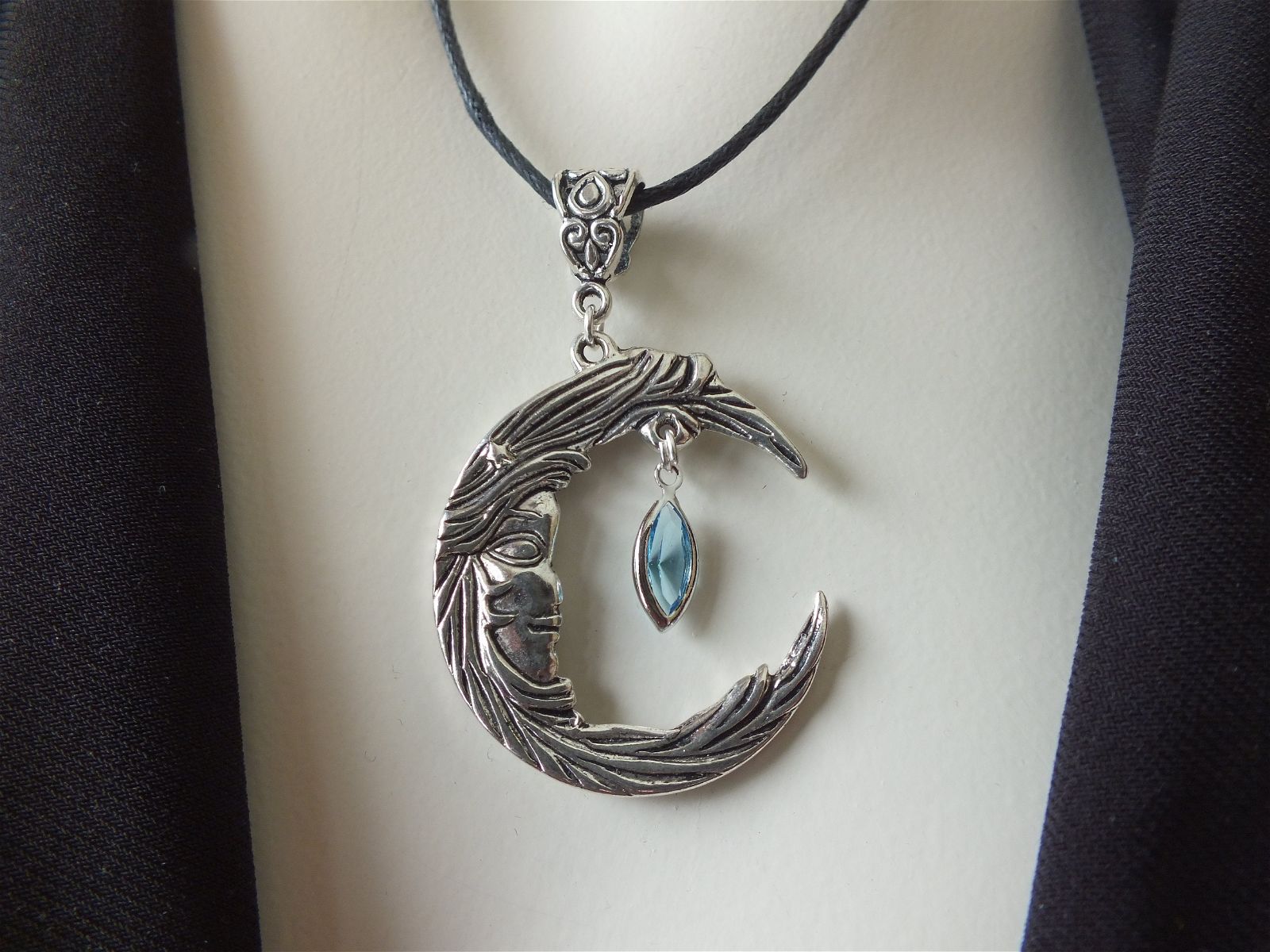 Collier Swarovski bleu sur Lune - Aurore Lune 