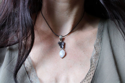 Collier avec agate et feuille - Aurore Lune 