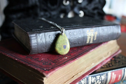 Collier avec atlantisite ou stichtite ou serpentine verte - Aurore Lune 
