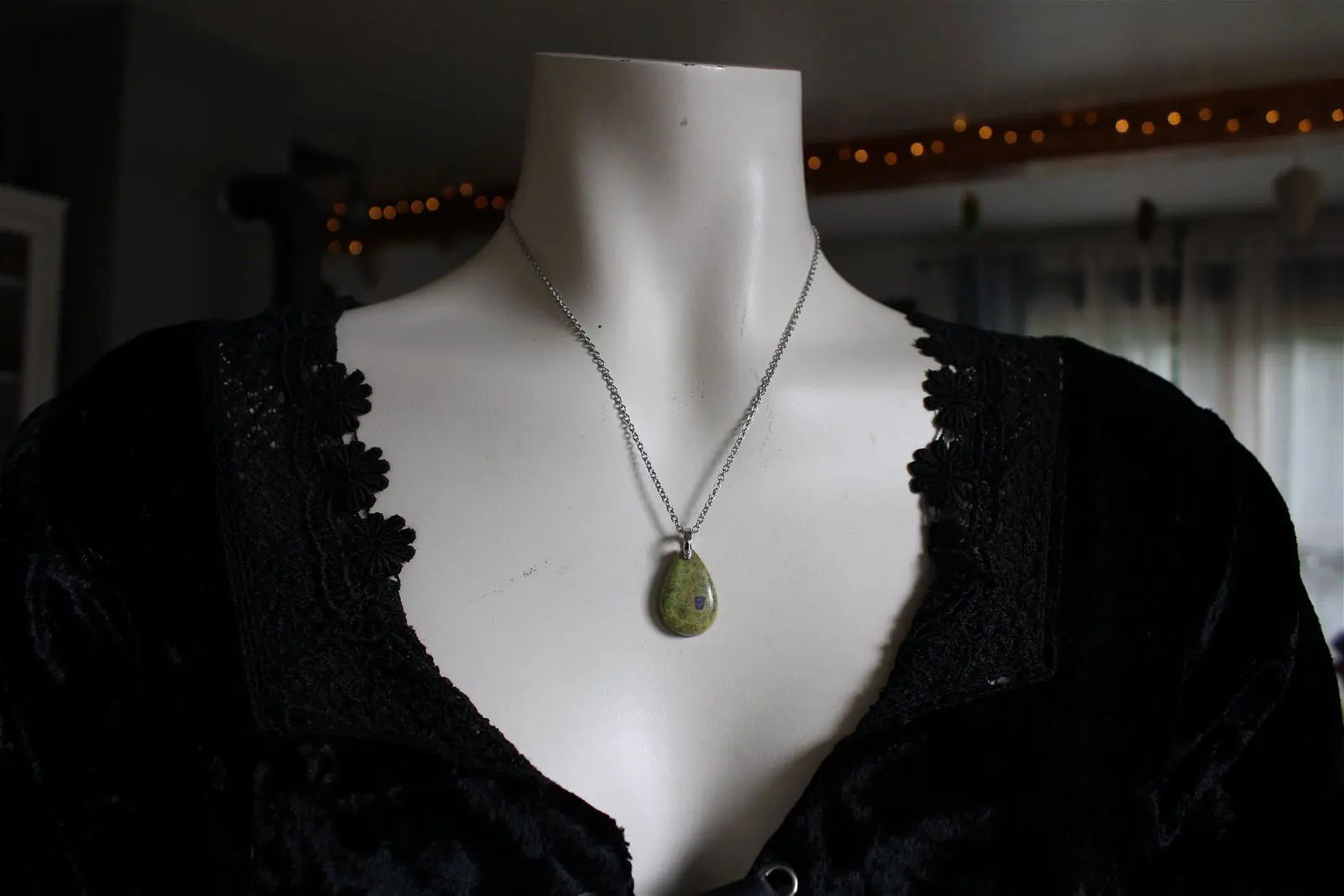 Collier avec atlantisite ou stichtite ou serpentine verte - Aurore Lune 