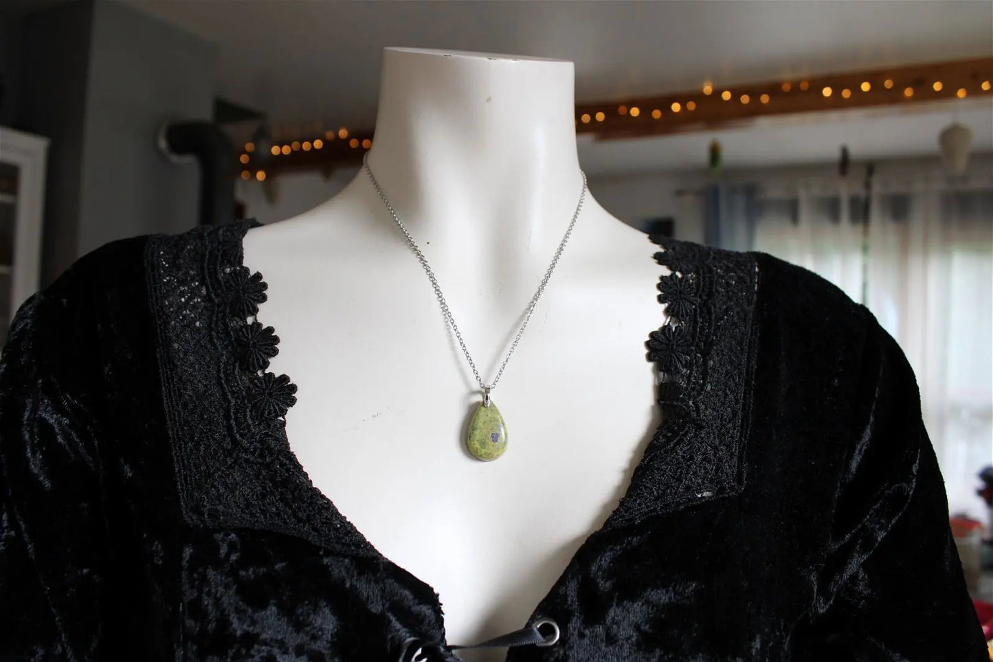 Collier avec atlantisite ou stichtite ou serpentine verte - Aurore Lune 
