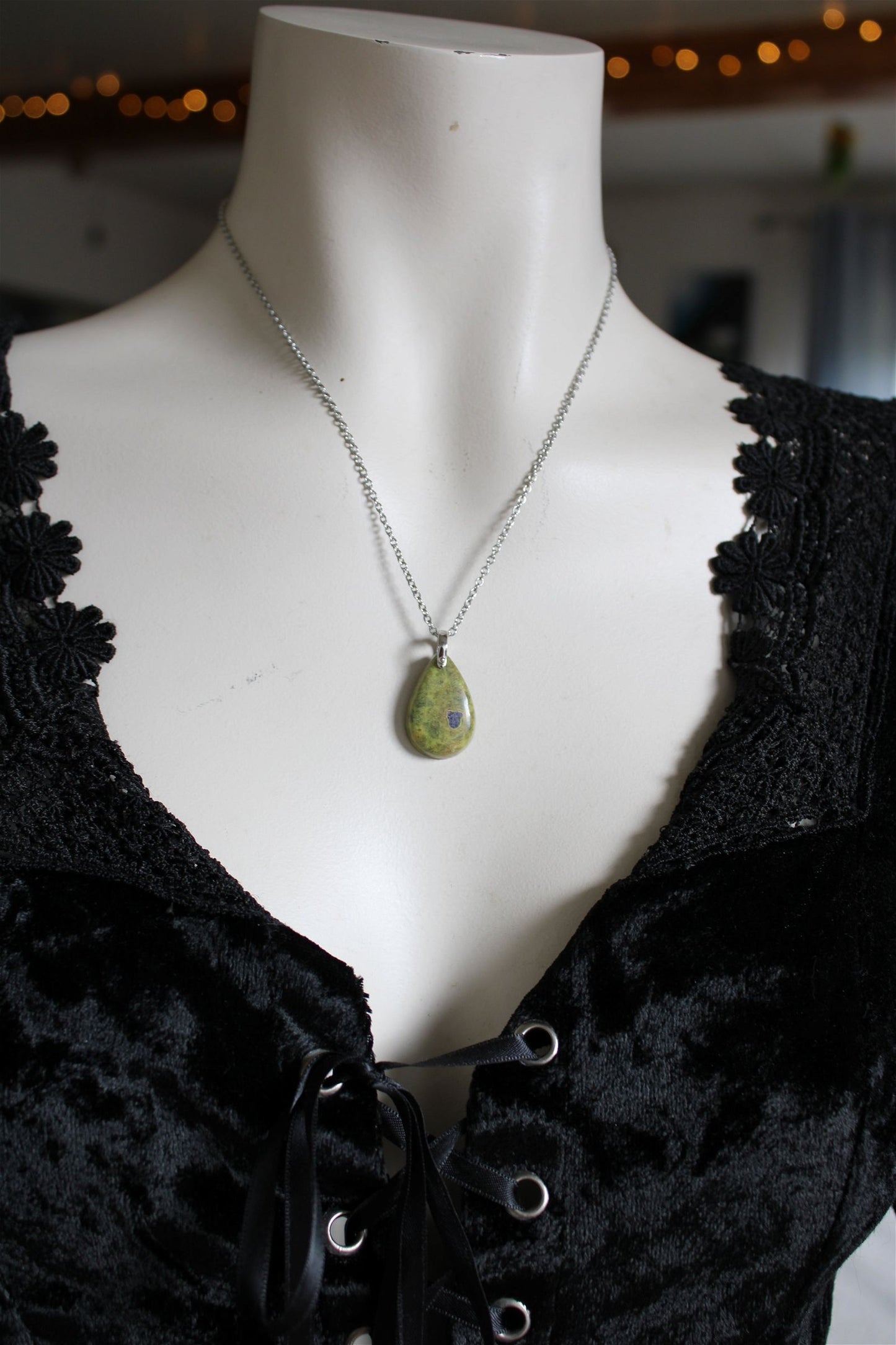 Collier avec atlantisite ou stichtite ou serpentine verte - Aurore Lune 