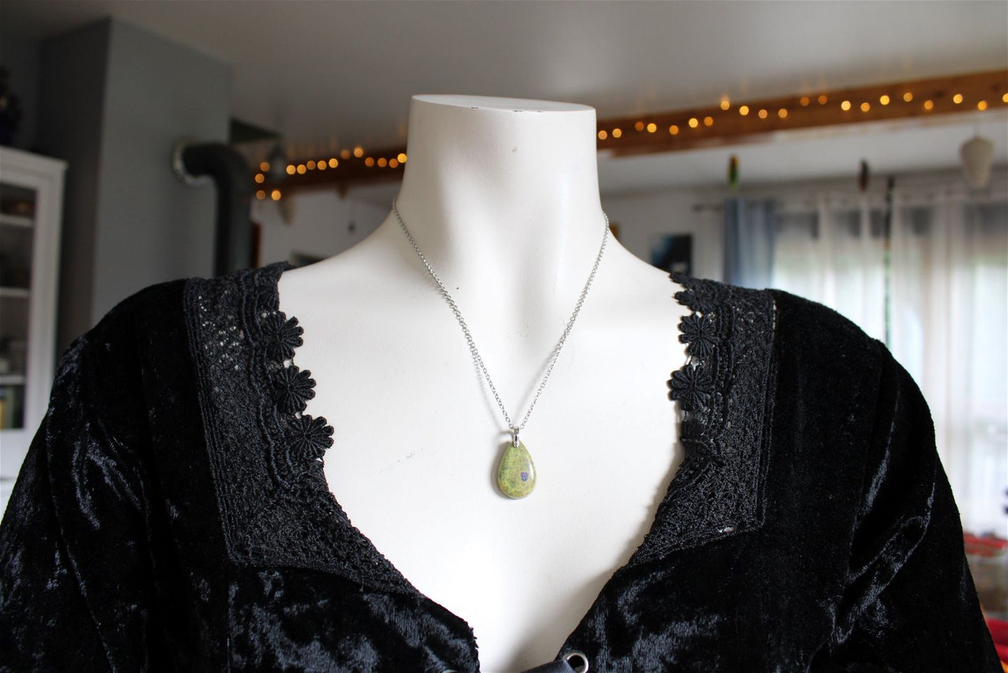 Collier avec atlantisite ou stichtite ou serpentine verte - Aurore Lune 