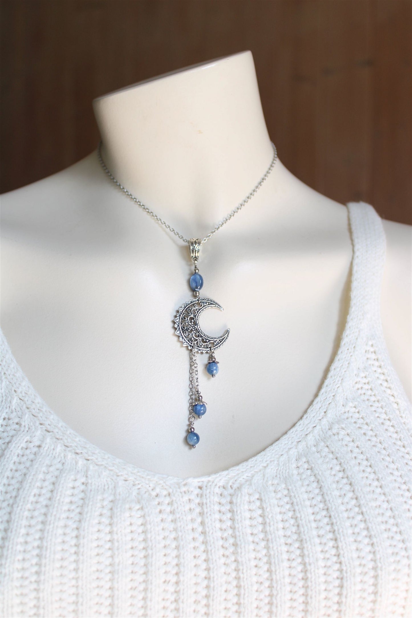 Collier avec disthène bleu et lune chaînette multipositions - Aurore Lune 