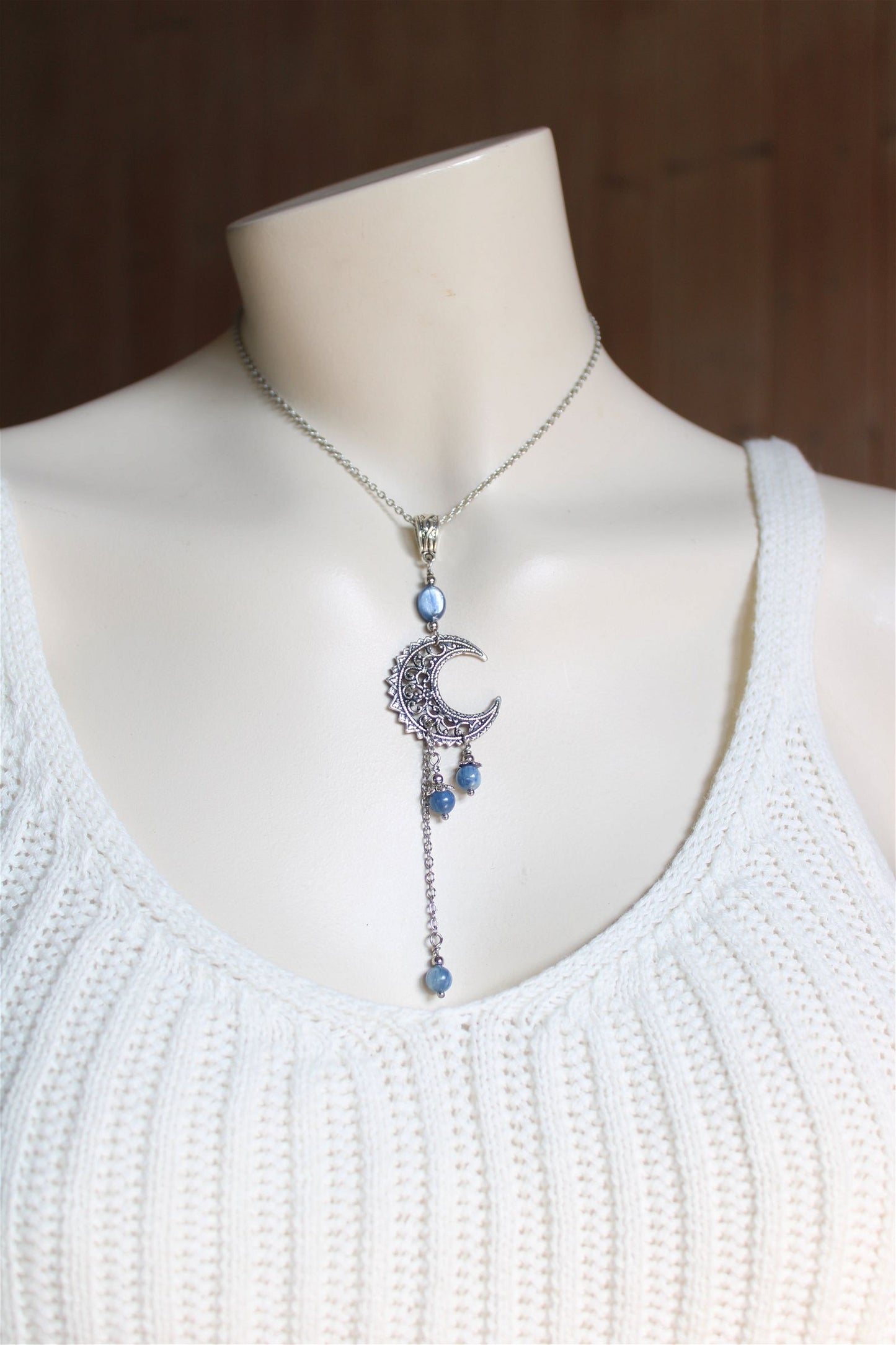 Collier avec disthène bleu et lune chaînette multipositions - Aurore Lune 