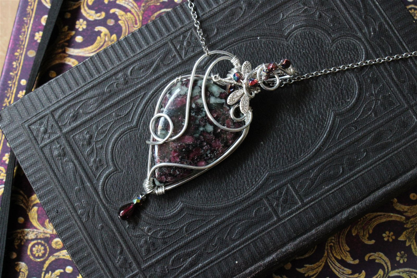 Collier avec eudialyte silver filled - Aurore Lune 