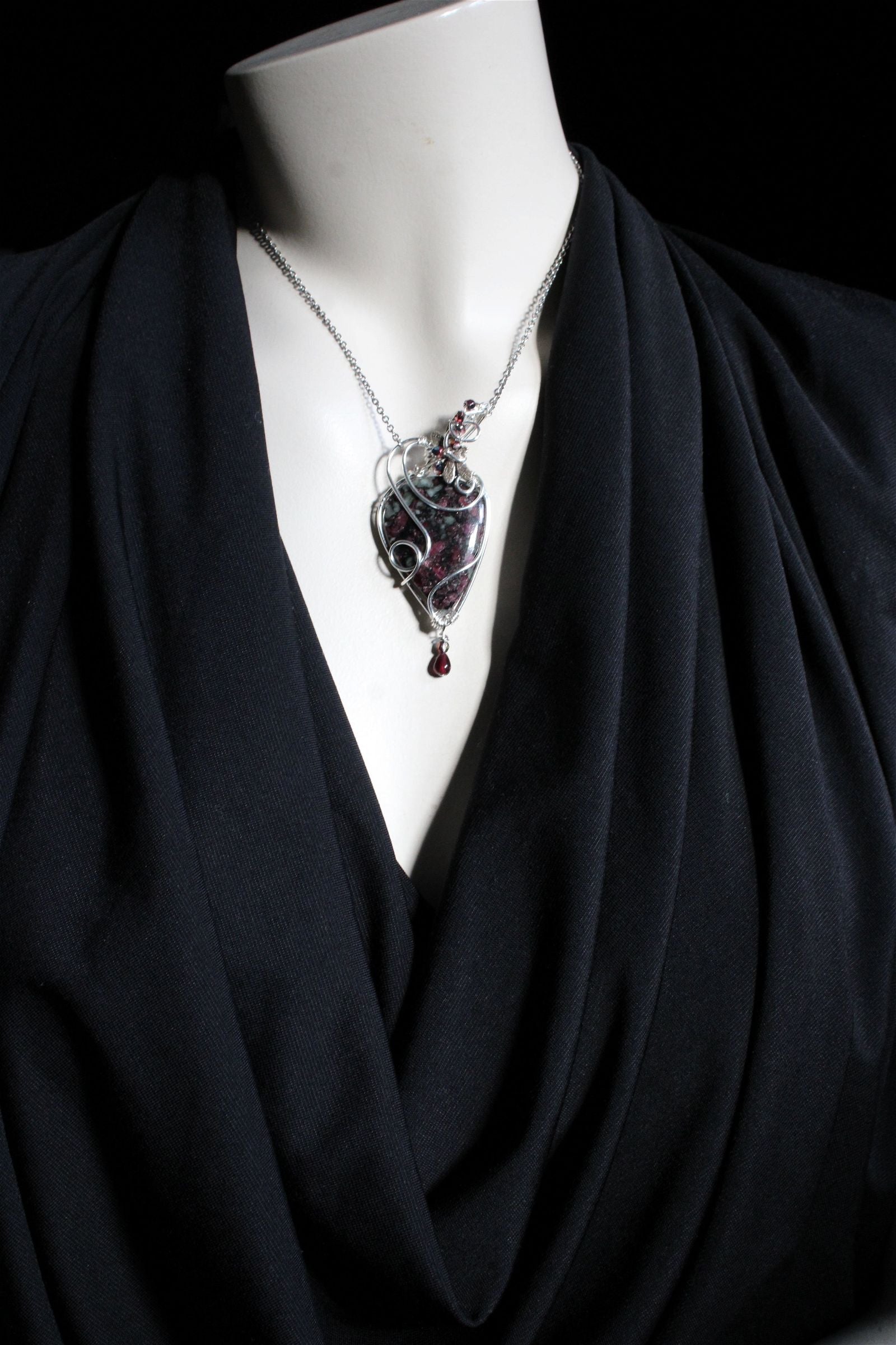 Collier avec eudialyte silver filled - Aurore Lune 