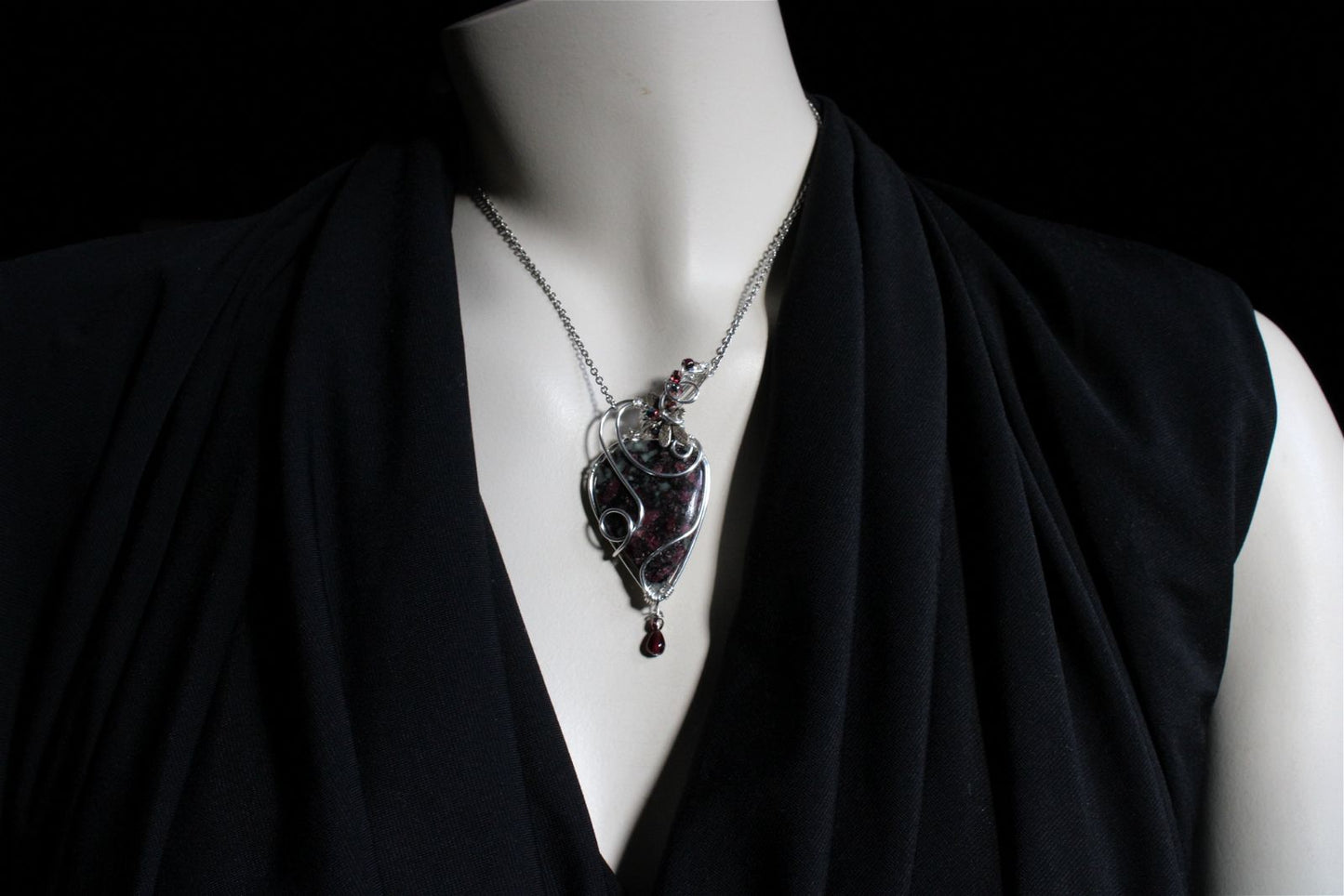 Collier avec eudialyte silver filled - Aurore Lune 