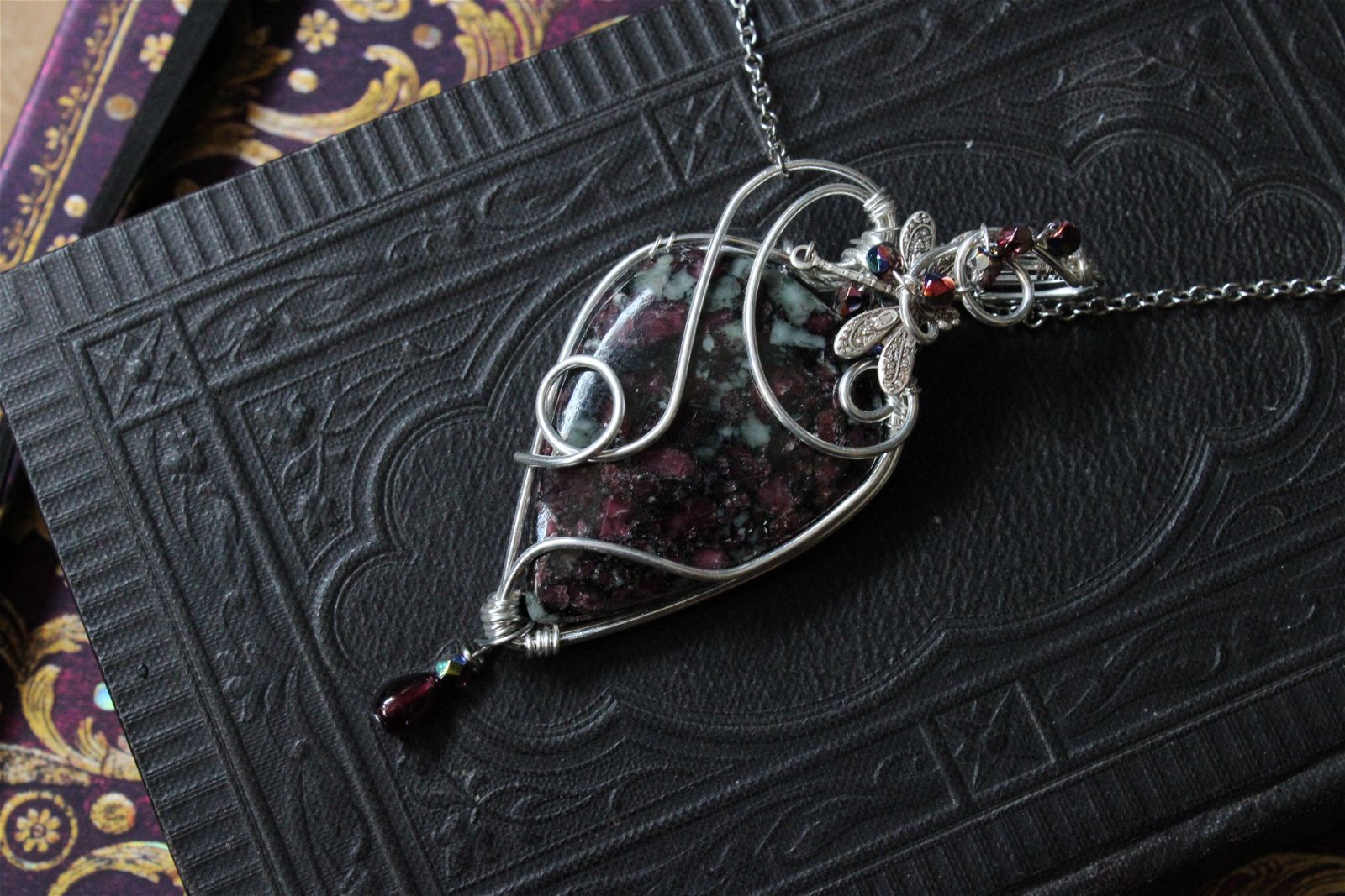 Collier avec eudialyte silver filled - Aurore Lune 