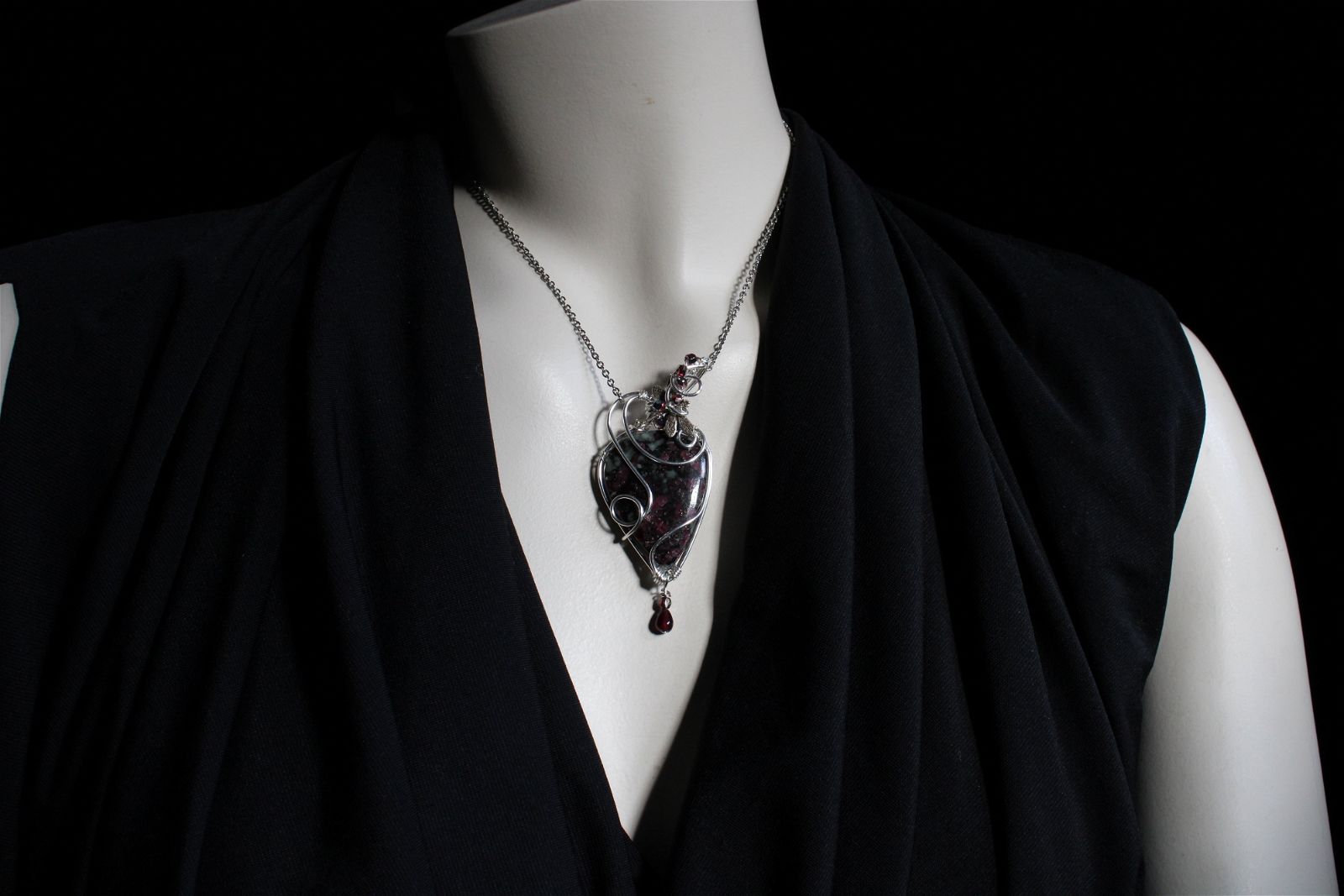 Collier avec eudialyte silver filled - Aurore Lune 