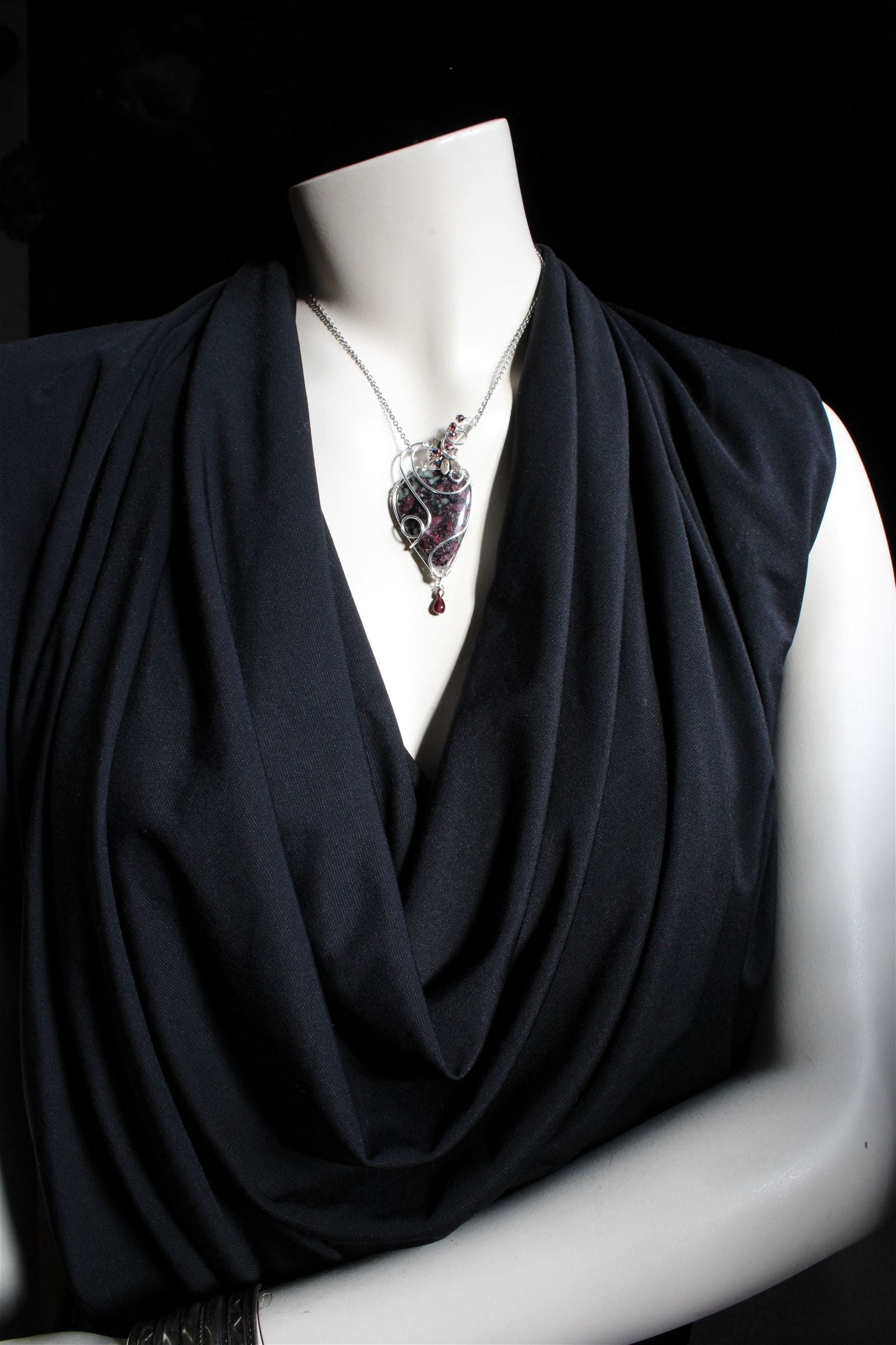 Collier avec eudialyte silver filled - Aurore Lune 