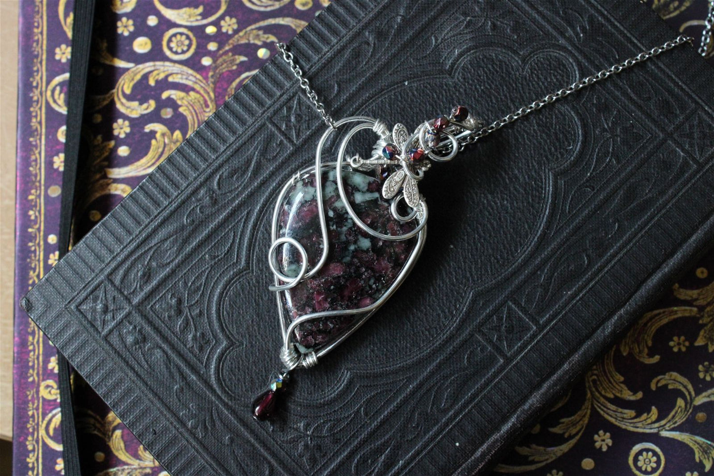 Collier avec eudialyte silver filled - Aurore Lune 