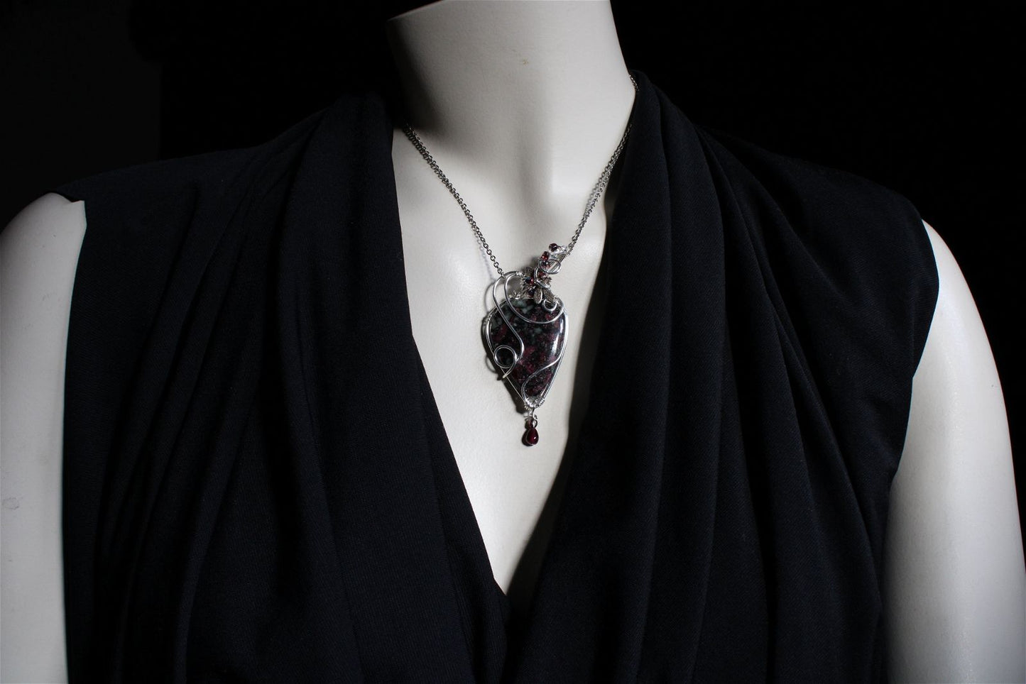 Collier avec eudialyte silver filled - Aurore Lune 