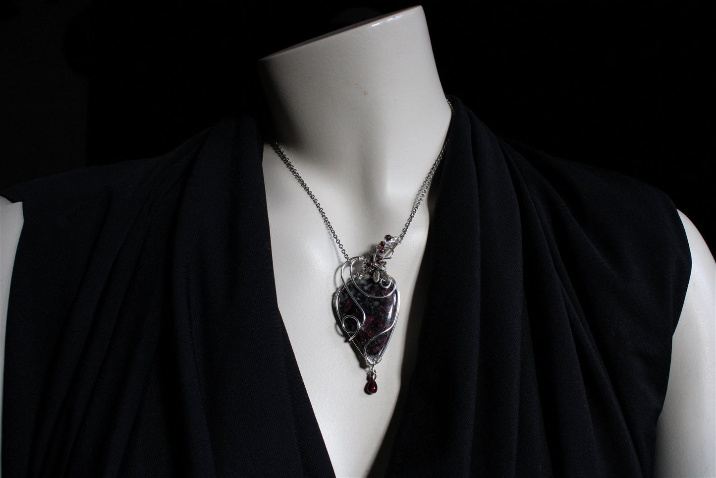 Collier avec eudialyte silver filled - Aurore Lune 