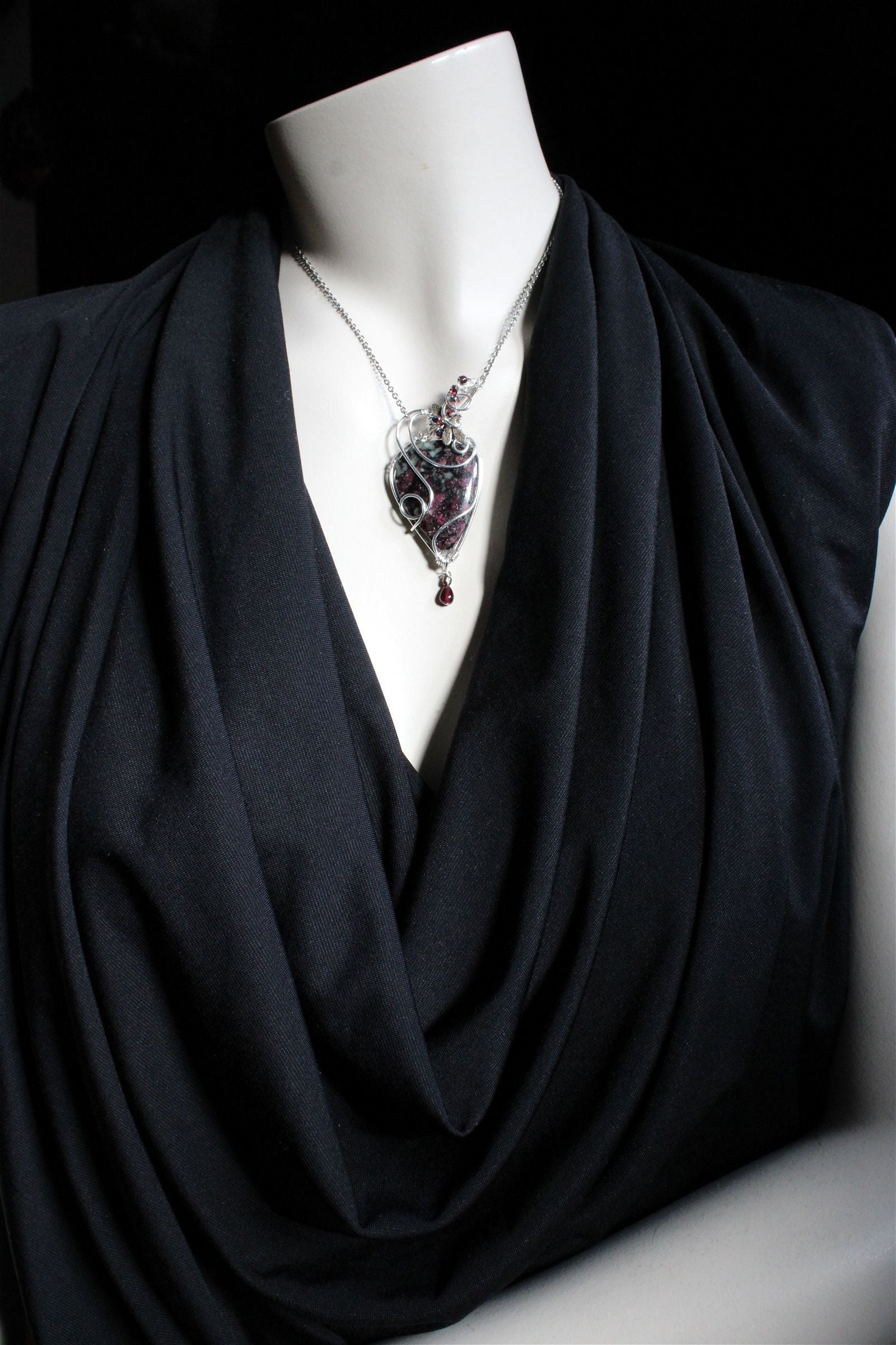 Collier avec eudialyte silver filled - Aurore Lune 