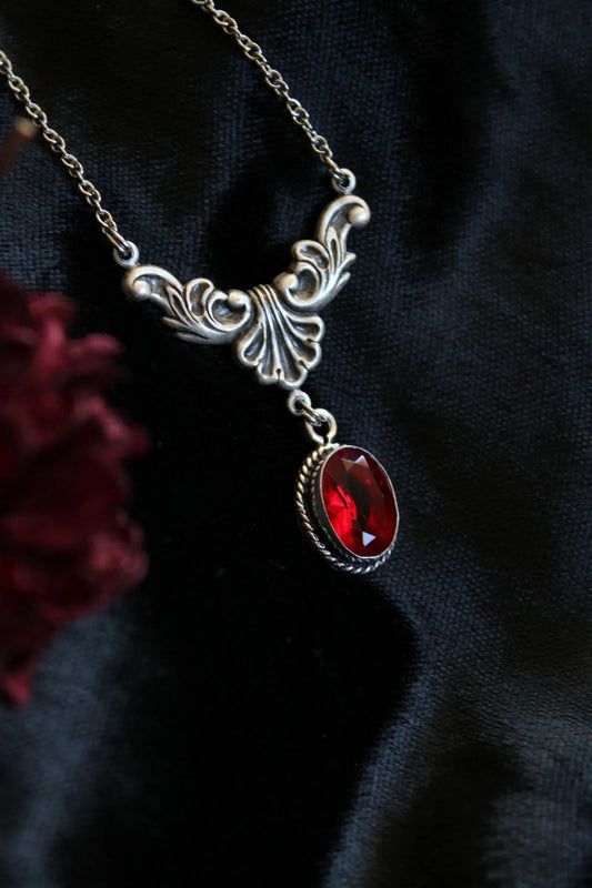 Collier avec fausse pierre rouge sang - Aurore Lune 