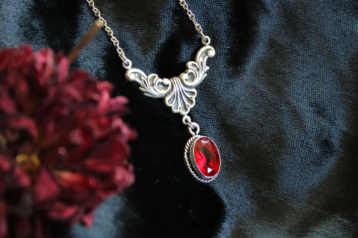 Collier avec fausse pierre rouge sang - Aurore Lune 