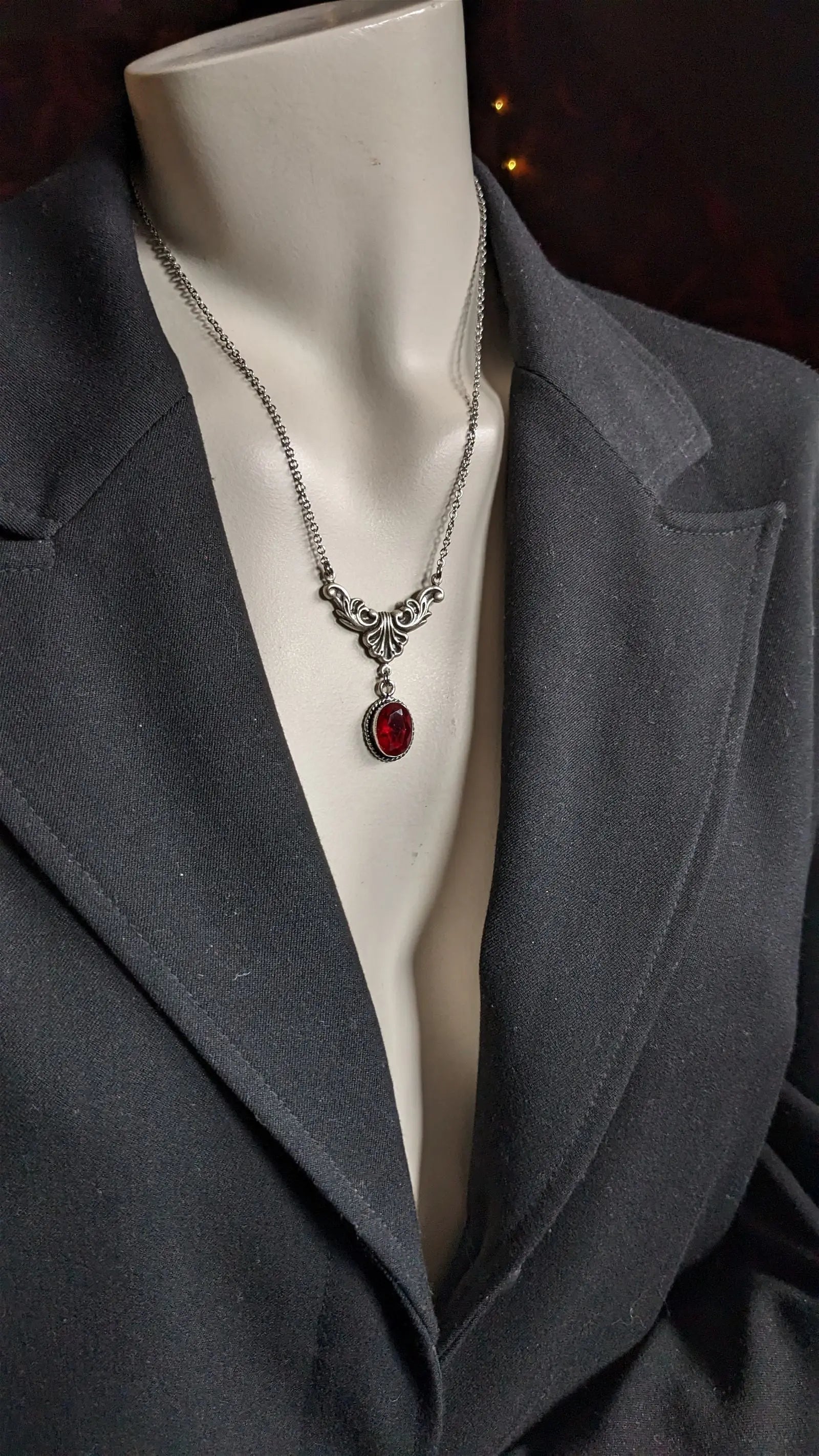 Collier avec fausse pierre rouge sang - Aurore Lune 