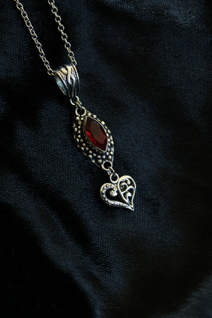 Collier avec fausse pierre rouge sang - Aurore Lune 