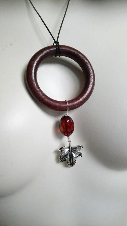 Collier avec grosse perle d'ambre et Bois - Aurore Lune 