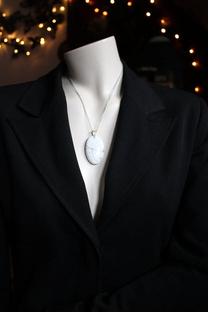 Collier avec howlite ovale - Aurore Lune 