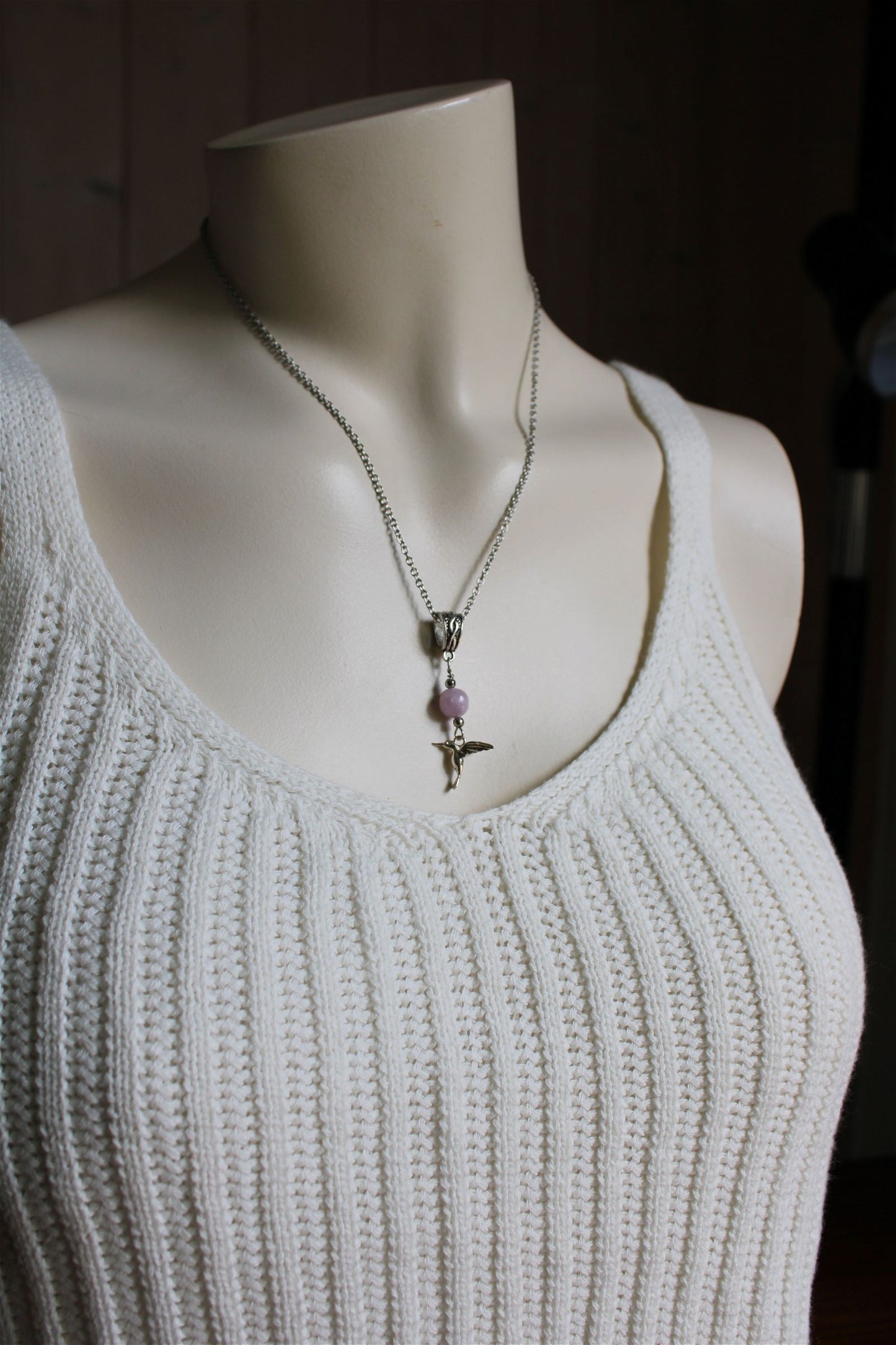 Collier avec kunzite et colibri argenté - Aurore Lune 