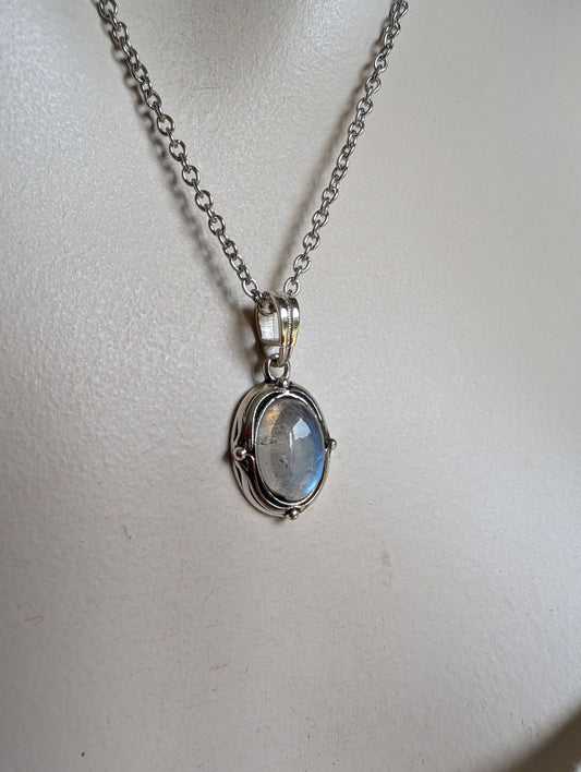 Collier avec labradorite blanche pierre de lune arc-en-ciel - Aurore Lune 