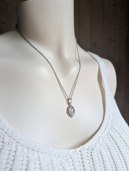 Collier avec labradorite blanche pierre de lune arc-en-ciel - Aurore Lune 
