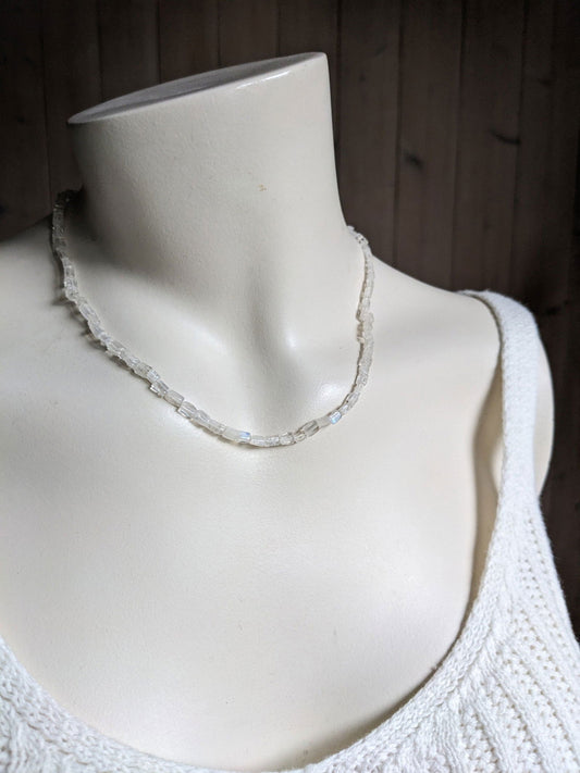 Collier avec labradorite blanche pierre de lune arc-en-ciel - Aurore Lune 