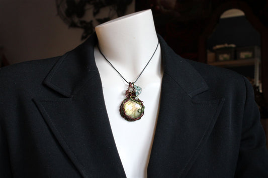 Collier avec labradorite dorée - verte - Aurore Lune 