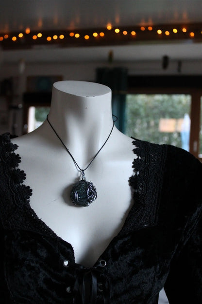 Collier avec labradorite sculptée Rose - Aurore Lune 