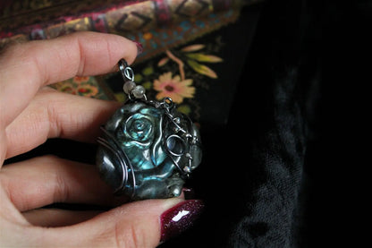 Collier avec labradorite sculptée Rose - Aurore Lune 