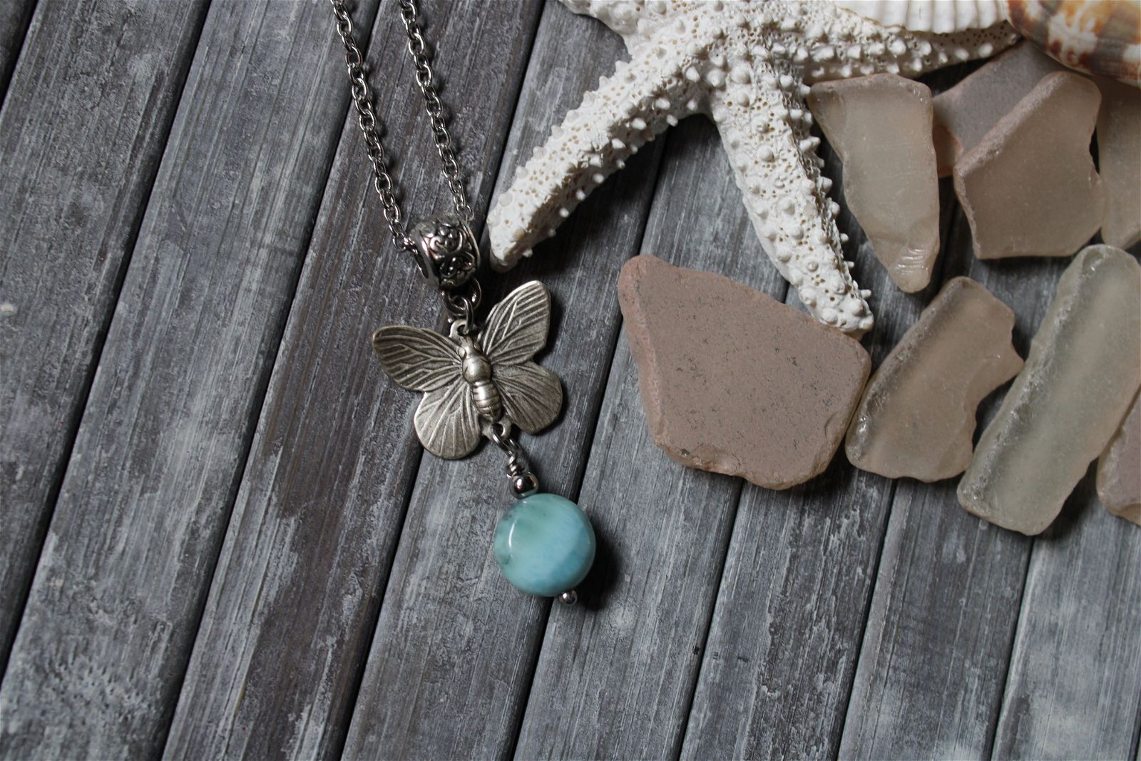 Collier avec larimar et papillon - Aurore Lune 