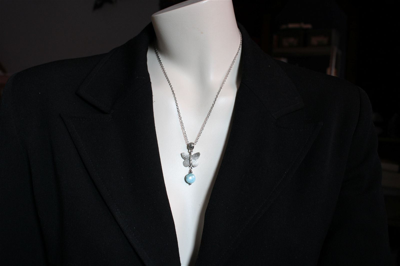 Collier avec larimar et papillon - Aurore Lune 